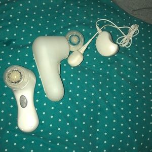 Clarisonic MIA 2, with normal brush heads